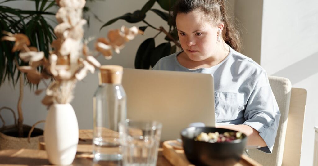 découvrez comment désactiver votre statut en ligne sur vos plateformes de messagerie et réseaux sociaux. protégez votre vie privée et contrôlez votre visibilité avec nos étapes simples et efficaces.