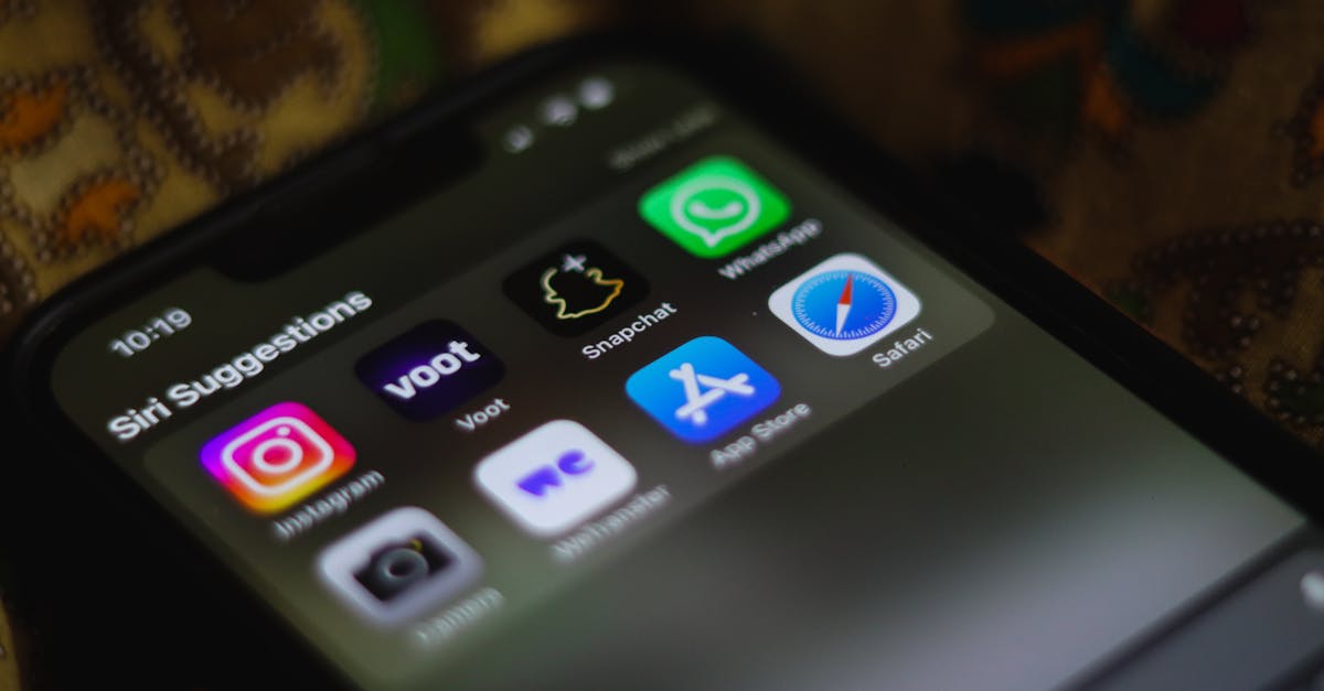 découvrez snapchat, l'application de messagerie éphémère qui permet de partager des photos et vidéos avec vos amis. échangez des moments de vie en temps réel, ajoutez des filtres amusants et explorez des histoires captivantes. rejoignez la communauté et exprimez-vous de manière créative sur cette plateforme innovante !