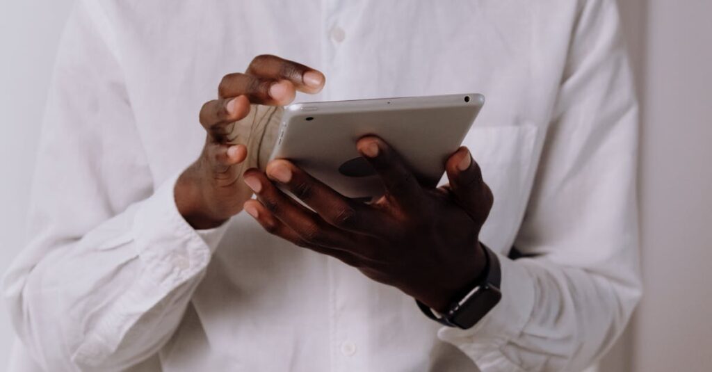 découvrez comment utiliser efficacement les groupes whatsapp pour communiquer, partager des idées et gérer des projets. rejoignez des communautés d'intérêt et restez connecté avec vos proches grâce aux fonctionnalités pratiques de ces groupes.