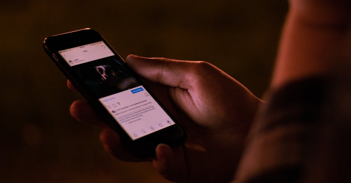découvrez le mode sombre, une fonctionnalité qui améliore le confort visuel de votre écran en réduisant la lumière bleue, tout en donnant un style moderne à vos applications et sites web. explorez les avantages du dark mode pour vos yeux et votre concentration.