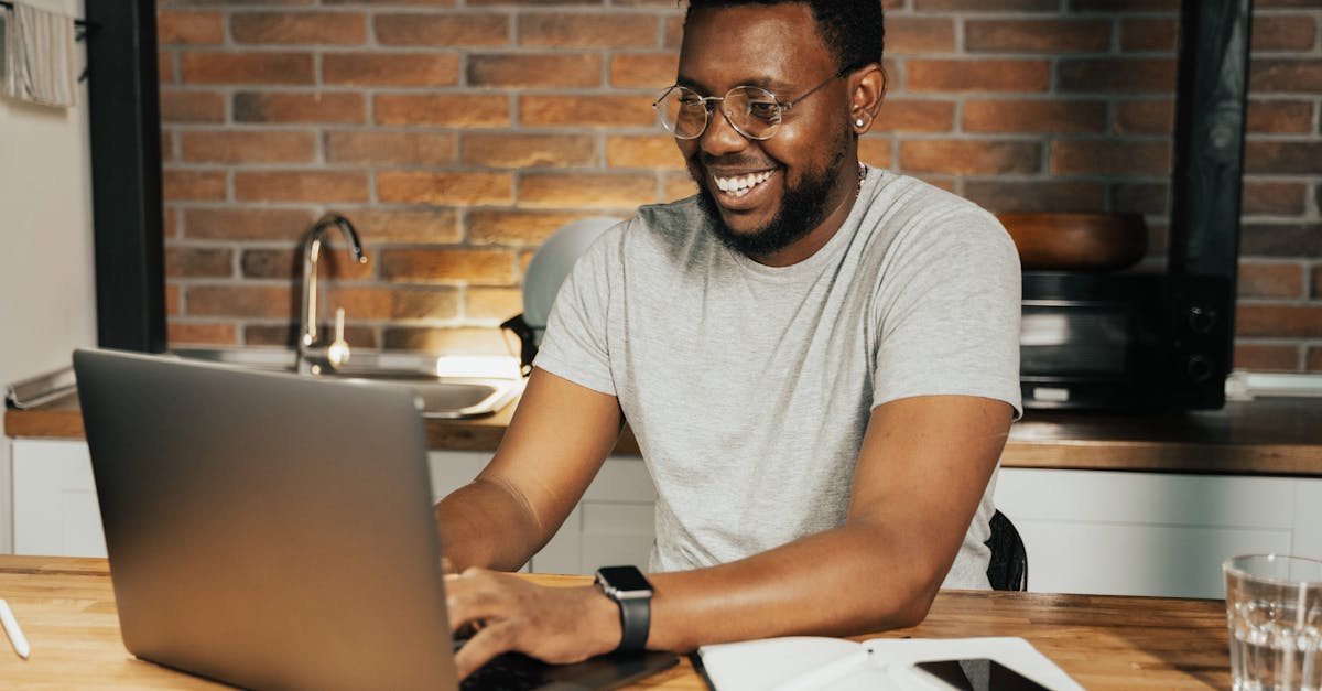 découvrez comment réinitialiser votre mac facilement et efficacement avec notre guide étape par étape. libérez de l'espace, améliorez les performances et préparez votre ordinateur pour une nouvelle utilisation.