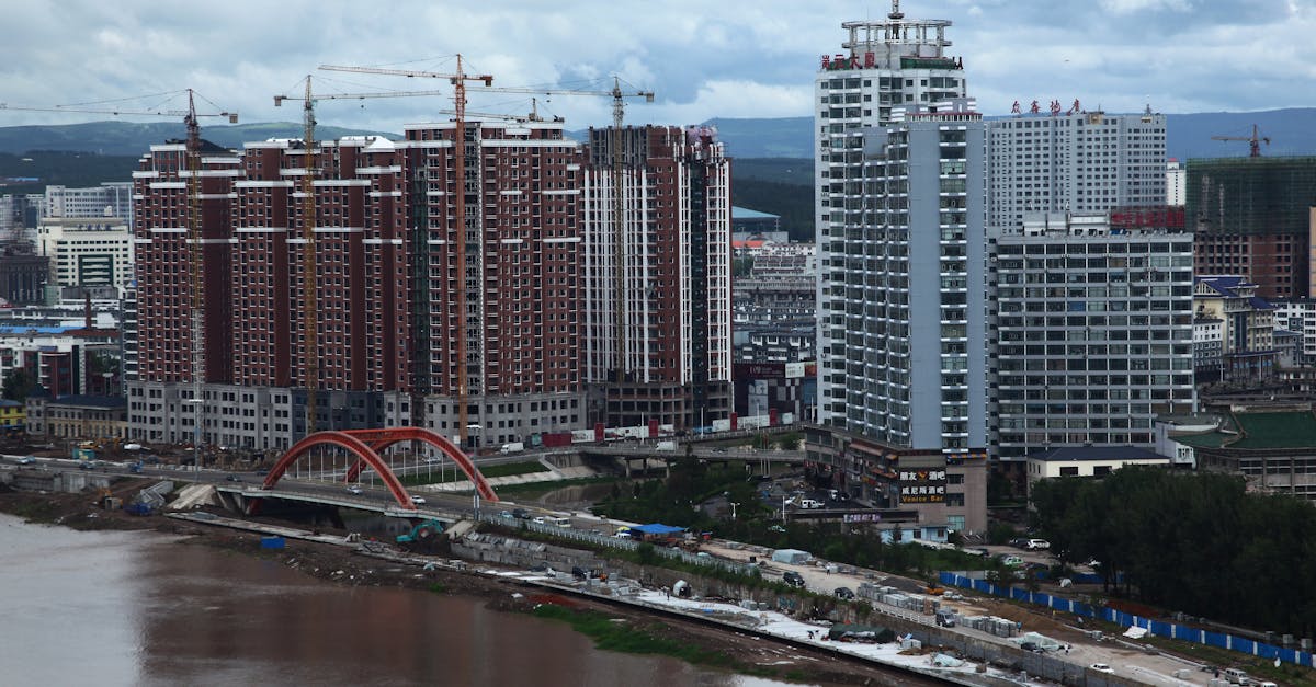 découvrez l'évolution urbaine à travers les siècles, explorant comment les villes se sont transformées, s'adaptant aux défis modernes tout en préservant leur héritage culturel. plongez dans les tendances architecturales, les innovations durables et les dynamiques sociales qui redéfinissent notre cadre de vie.