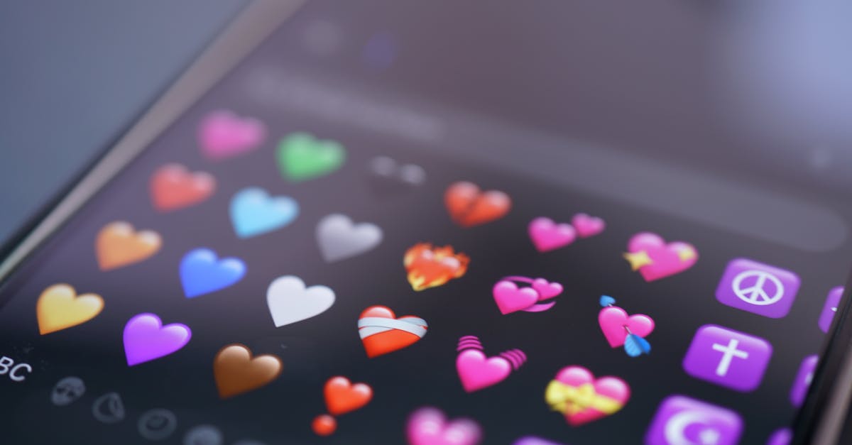 découvrez l'univers coloré des emojis ! apprenez comment ces petites icônes peuvent enrichir vos conversations, exprimer vos émotions et apporter de la légèreté à vos échanges quotidiens. explorez les origines, les tendances et l'usage des emojis dans la communication moderne.