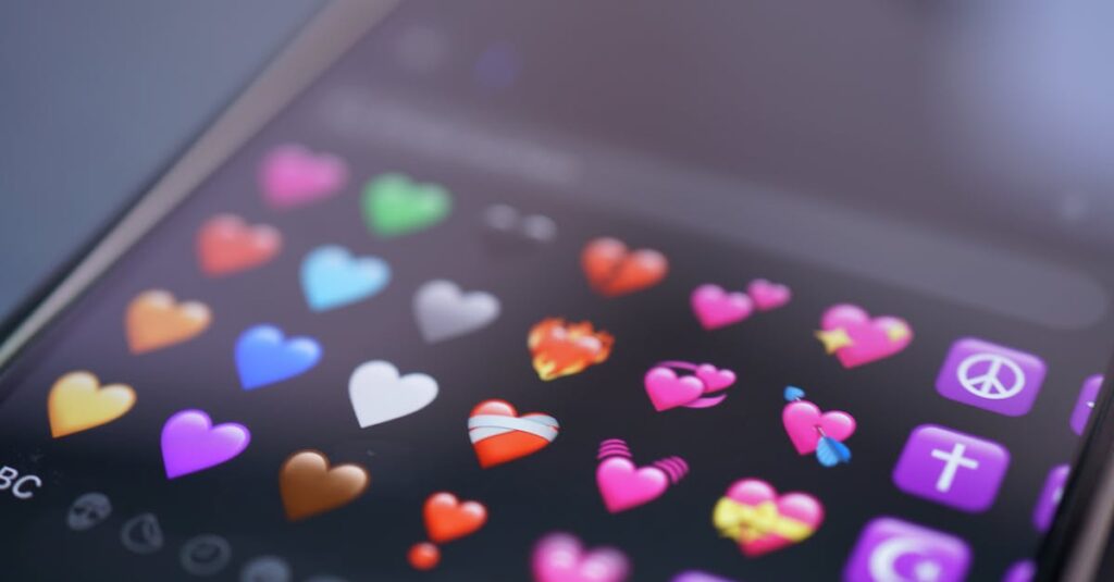 découvrez l'univers coloré des emojis ! explorez la signification et l'utilisation des emojis dans vos conversations quotidiennes pour enrichir vos échanges et exprimer vos émotions de manière ludique et créative.