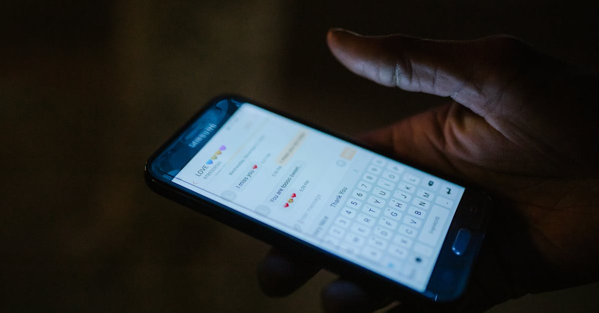 découvrez les avantages de la messagerie instantanée : communication rapide et efficace, partage de fichiers en temps réel et collaboration simplifiée avec vos proches et collègues.