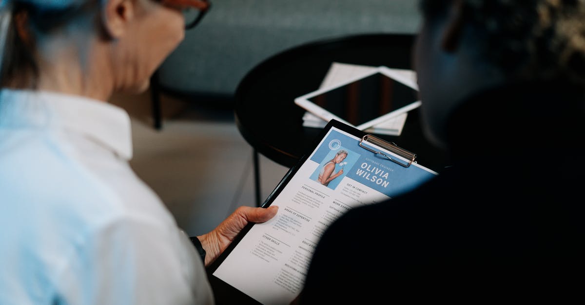 découvrez comment créer un résumé efficace qui met en avant vos compétences et expériences professionnelles. suivez nos conseils pour rédiger un document percutant qui attire l'attention des recruteurs.
