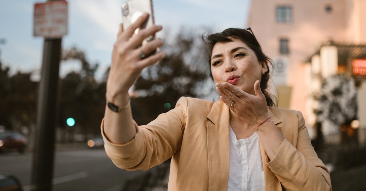 découvrez whatsapp, l'application de messagerie instantanée incontournable qui vous permet de rester connecté avec vos proches grâce à des messages, appels et partages de fichiers gratuits, tout en garantissant la sécurité de vos conversations.