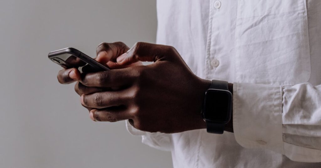 découvrez whatsapp, l'application de messagerie instantanée la plus populaire au monde. restez connecté avec vos amis et votre famille grâce à des messages, des appels vocaux et vidéo illimités. profitez également des discussions de groupe, du partage de photos et de fichiers, le tout dans un environnement sécurisé.