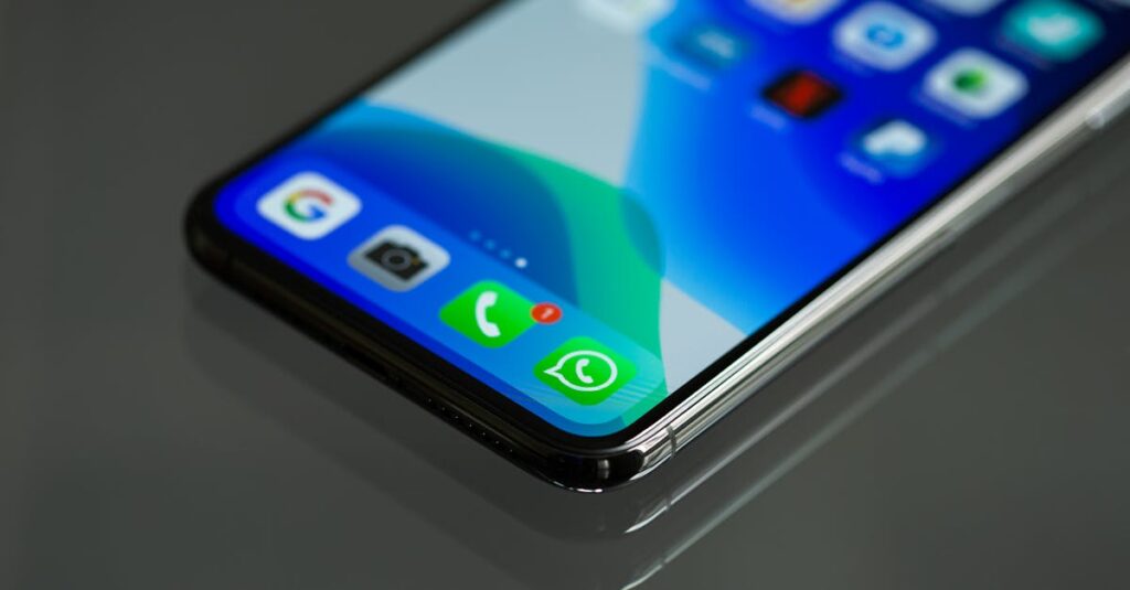 découvrez whatsapp, l'application de messagerie incontournable qui vous permet de rester connecté avec vos amis et votre famille à travers le monde. profitez d'appels audio et vidéo, d'échanges de messages instantanés et de partages de photos, le tout en toute sécurité grâce au cryptage de bout en bout.