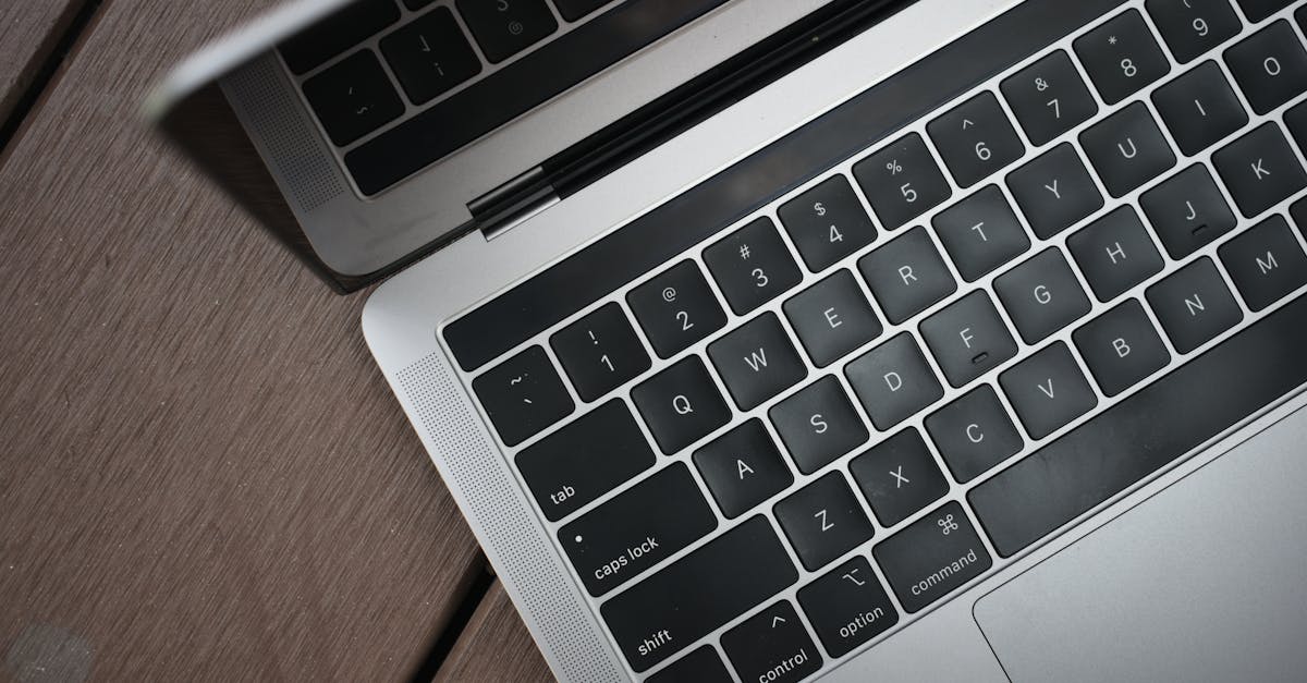 découvrez l'apple vision pro, le casque innovant d'apple qui offre une expérience immersive unique en combinant réalité augmentée et virtuelle. plongez dans un monde de possibilités infinies avec un design élégant et des fonctionnalités avancées pour révolutionner votre manière d'interagir avec la technologie.