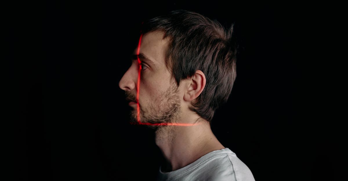 découvrez les avancées de la reconnaissance faciale, une technologie innovante alliant sécurité et praticité. explorez son fonctionnement, ses applications et les enjeux éthiques qui l'entourent.