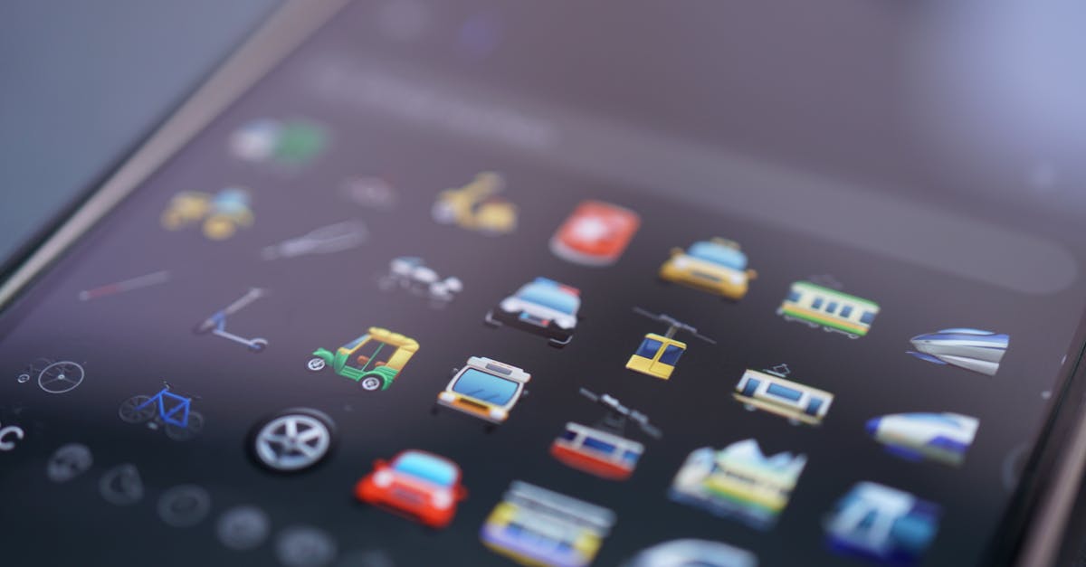 découvrez comment les emojis peuvent être mal interprétés, entraînant des malentendus amusants et des situations cocasses. plongez dans l'univers des symboles numériques et apprenez à mieux communiquer en ligne.