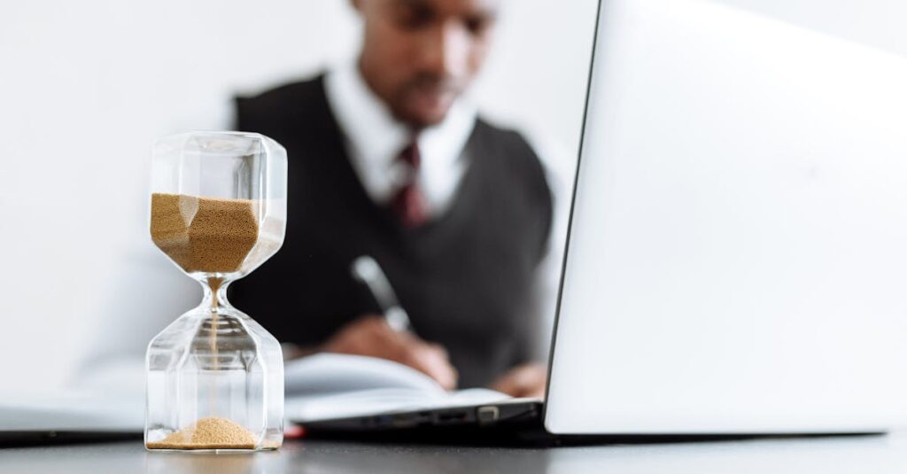 découvrez comment gérer vos absences au travail avec notre guide sur les messages 'out of office'. apprenez à rédiger des réponses automatiques efficaces pour informer vos contacts de votre indisponibilité.