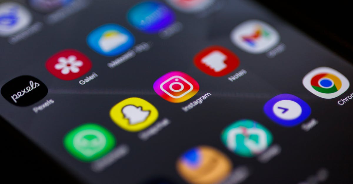 découvrez snapchat, l'application de messagerie éphémère qui révolutionne la communication avec ses photos et vidéos temporaires. partagez des moments de votre vie avec des filtres amusants et connectez-vous avec vos amis grâce à des histoires captivantes. plongez dans l'univers créatif de snapchat dès aujourd'hui !