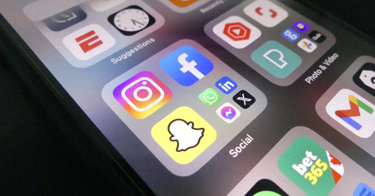 découvrez snapchat, l'application populaire de partage de photos et de vidéos éphémères. restez connecté avec vos amis grâce aux filtres amusants, stories et discussions instantanées sur snapchat.