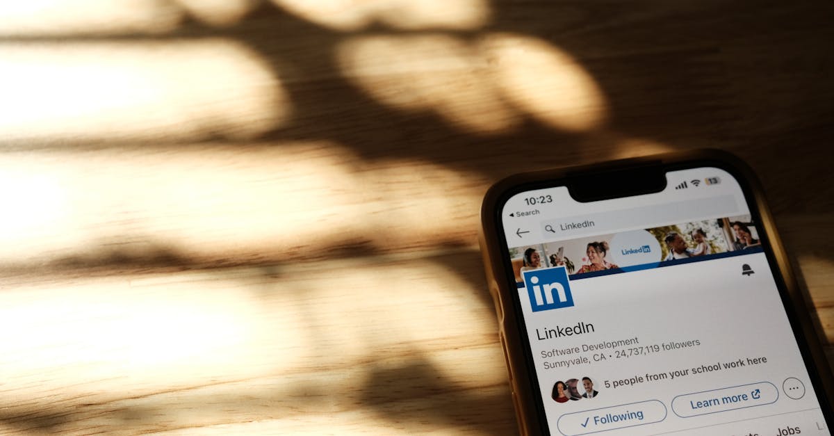 trouvez l’inspiration et créez des bannières linkedin professionnelles et percutantes pour mettre en valeur votre profil et attirer l’attention des recruteurs ou partenaires.