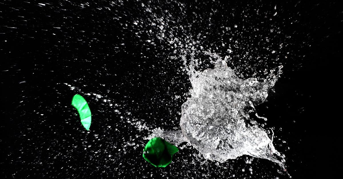 découvrez des effets visuels impressionnants d'explosions de trous noirs, alliant science-fiction et réalisme pour des créations spectaculaires.