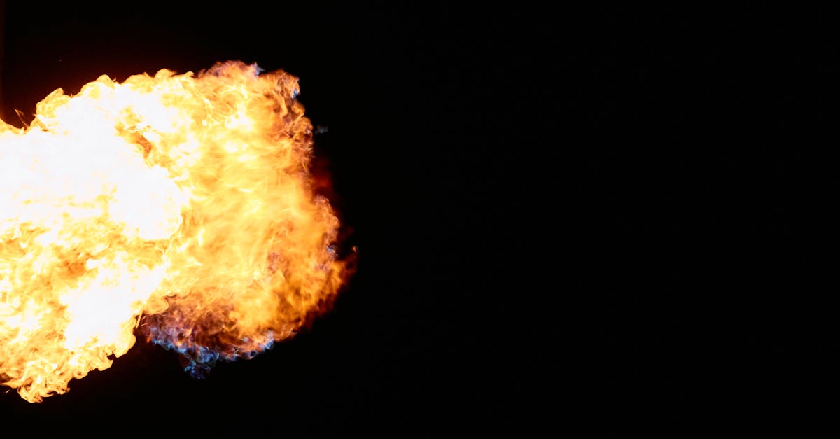 découvrez des effets spectaculaires d'explosion de trou noir pour des animations et simulations visuelles impressionnantes.