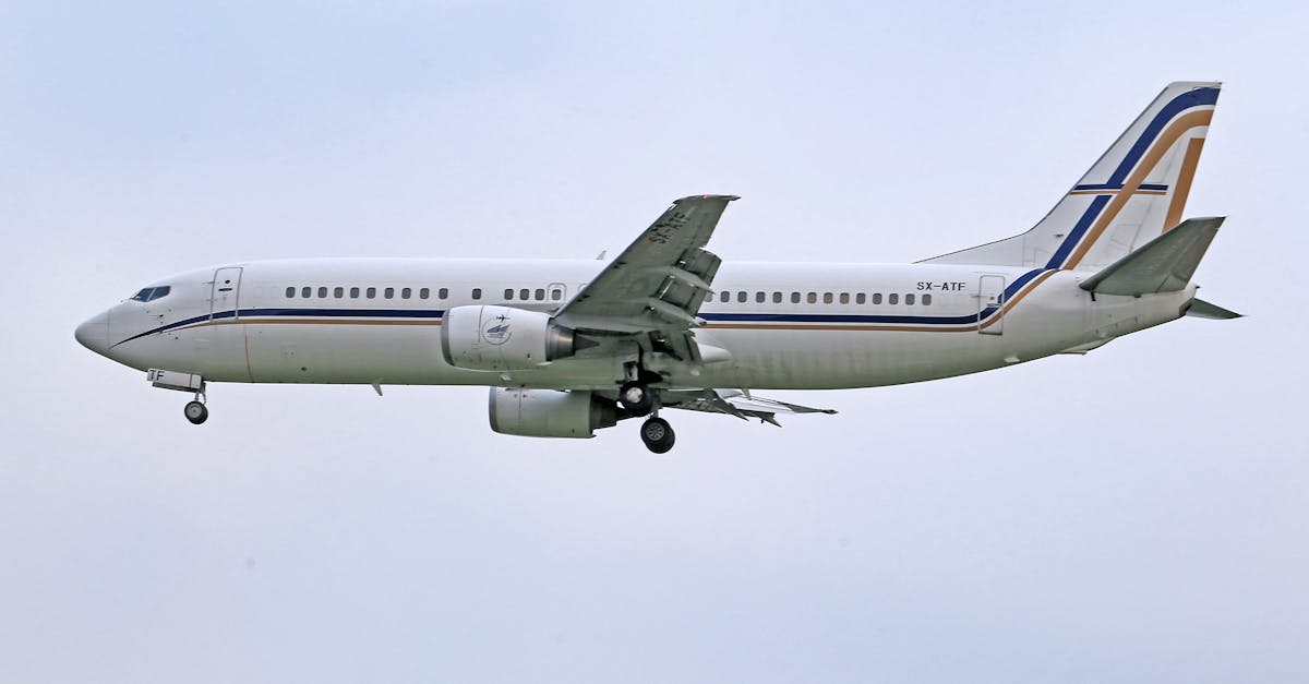 découvrez les enjeux et controverses autour de l'approbation de l'auto-certification du boeing 737 max, un processus clé dans la sécurité aérienne.