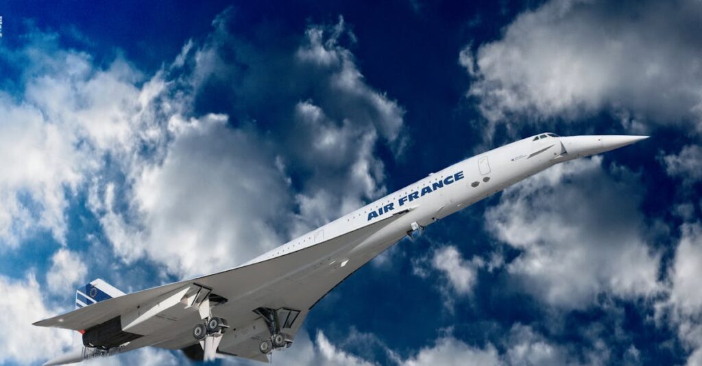découvrez l’histoire fascinante du concorde, l’avion supersonique emblématique qui a révolutionné le transport aérien avec sa vitesse et son design avant-gardiste.