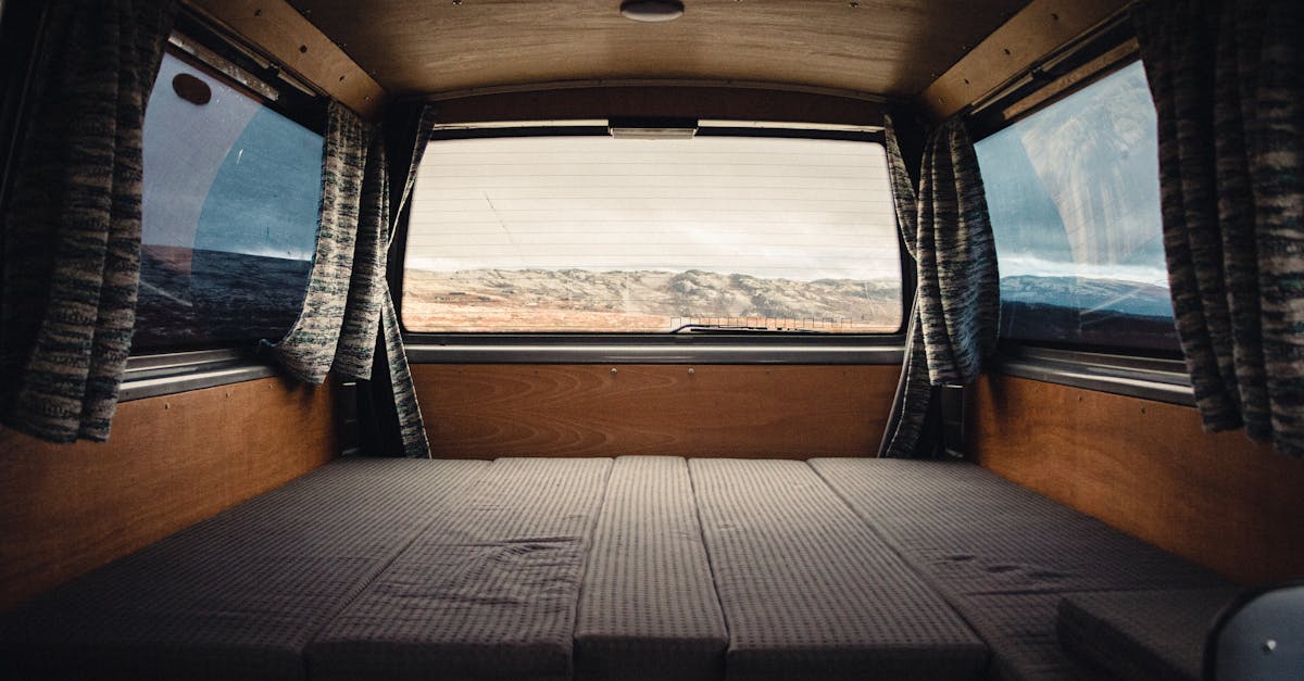 découvrez la dacia campervan, le véhicule idéal pour vos aventures en plein air alliant confort, praticité et économie. partez à l'aventure en toute liberté !