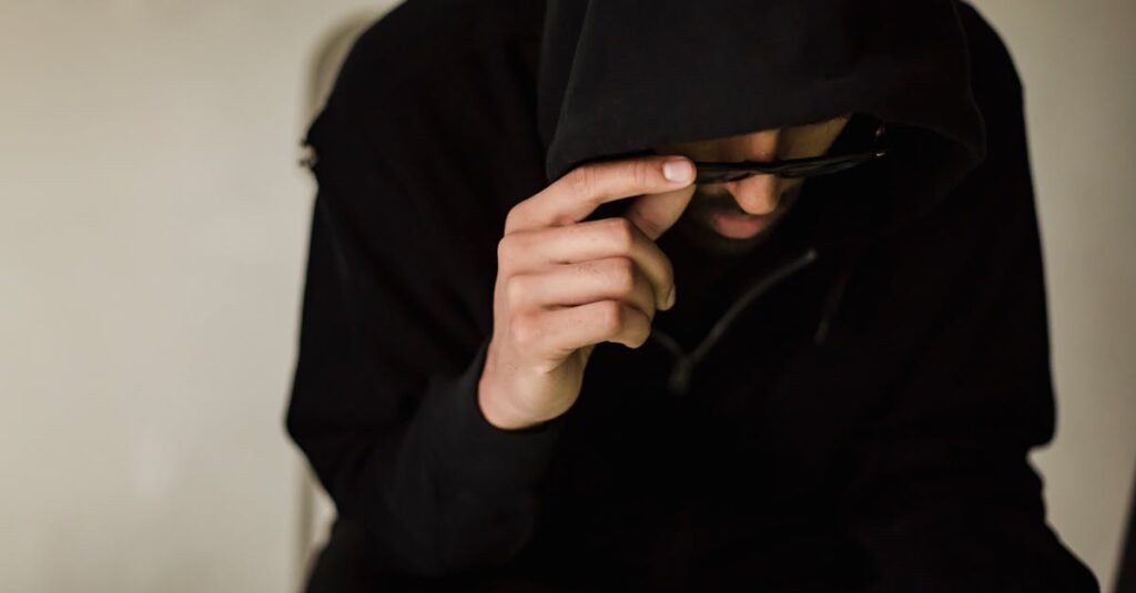 découvrez ce qu'est le darknet, son fonctionnement, ses usages et les risques liés à cette partie cachée d'internet. informez-vous sur la sécurité, l'anonymat et les précautions à prendre avant d'y accéder.