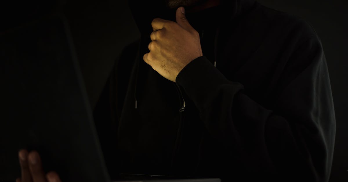 découvrez ce qu'est le darknet : fonctionnement, usages, précautions à prendre et différences avec le deep web. guide complet pour comprendre cet univers caché d'internet.