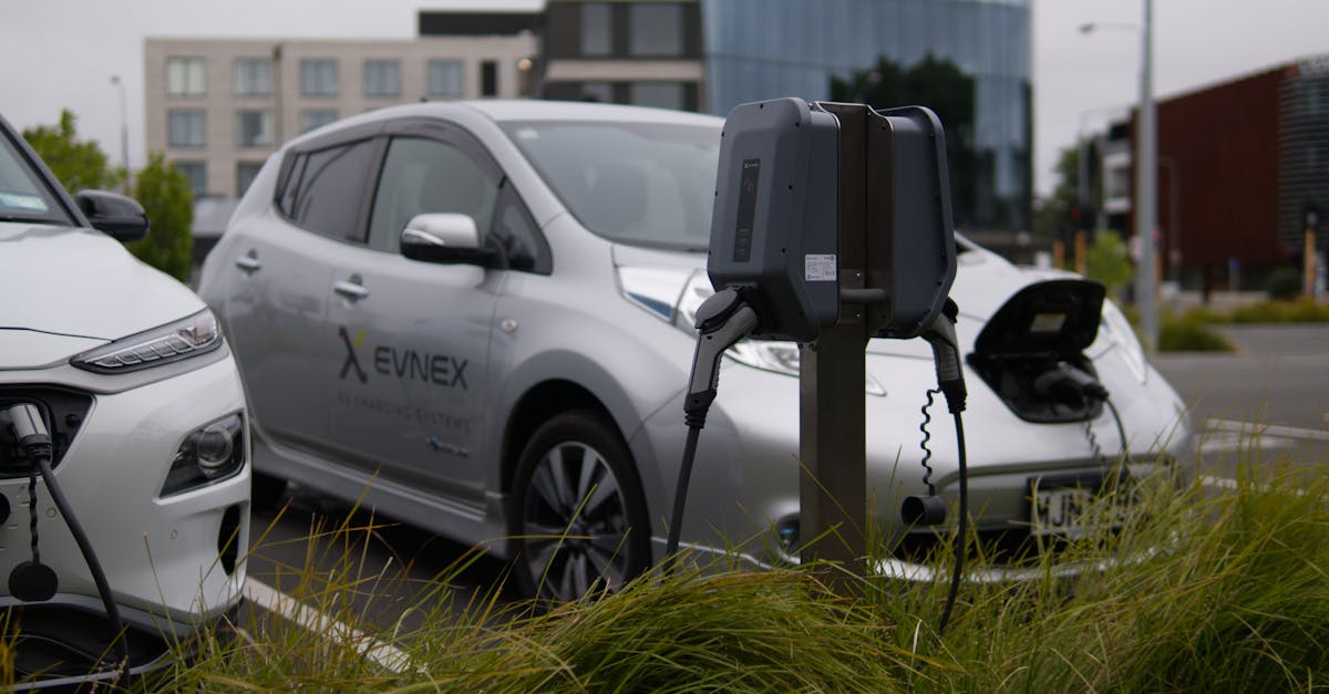 découvrez tout ce qu'il faut savoir sur les voitures électriques : avantages, fonctionnement, autonomie, coût et conseils pour faire le bon choix en 2024.