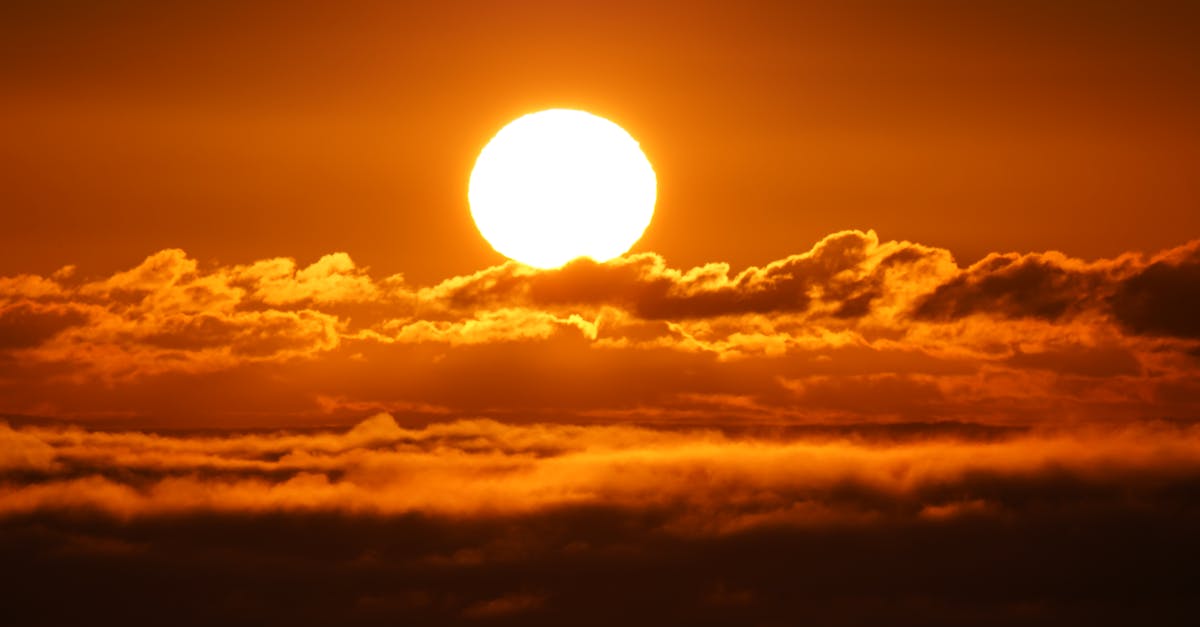 découvrez les hypercars électriques, alliant puissance extrême et technologie innovante pour une expérience de conduite inégalée.