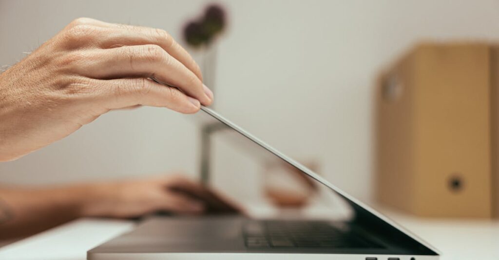 découvrez les dernières informations sur la fermeture des services iptv, ses impacts et les alternatives légales pour profiter de la télévision en streaming.