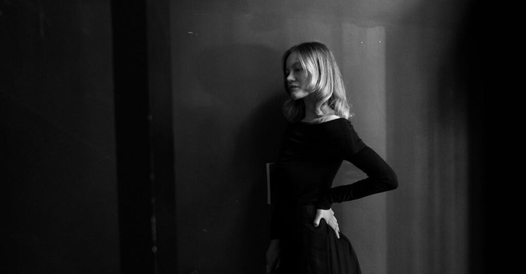 découvrez 'the last of us', un jeu vidéo d'action-aventure post-apocalyptique captivant qui mêle émotion, survie et narration immersive.