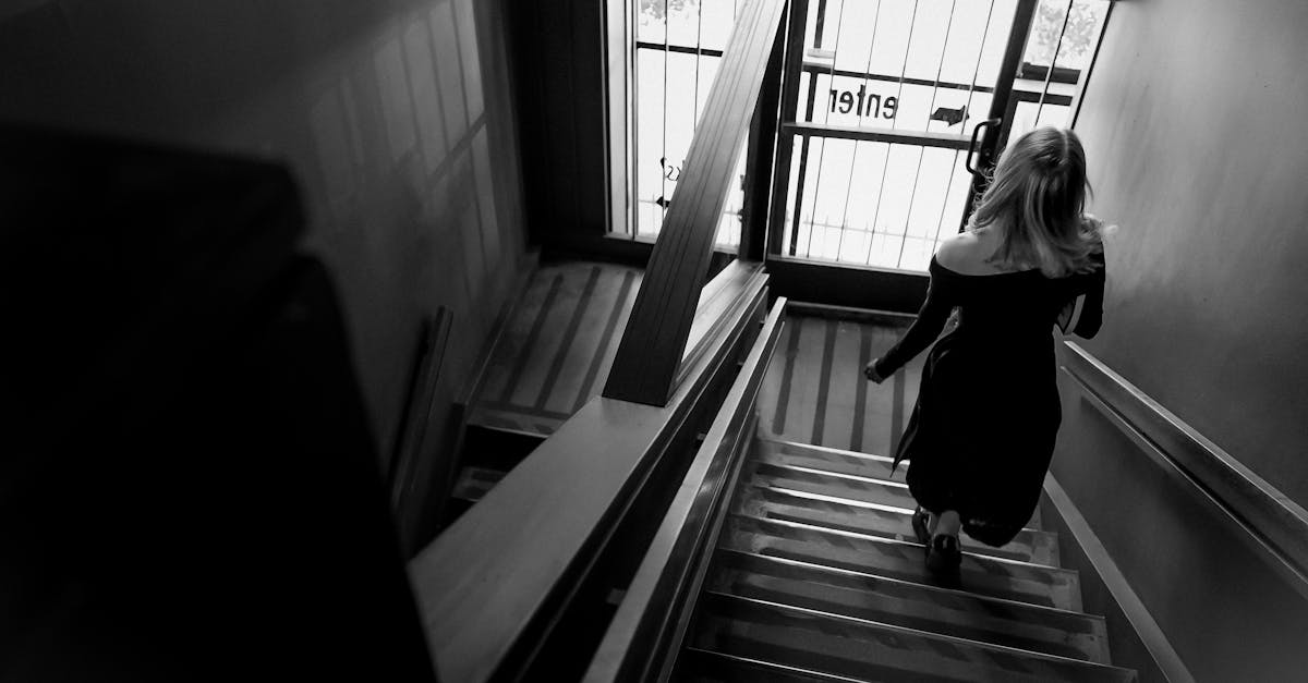 découvrez 'the last of us', un jeu vidéo captivant mêlant aventure, survie et émotions intenses dans un monde post-apocalyptique.