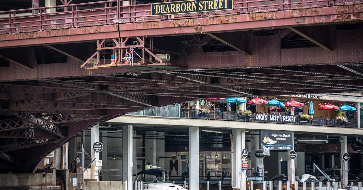 découvrez l'univers post-apocalyptique intense de the last of us, un jeu vidéo acclamé où survie, émotions fortes et relations humaines se mêlent dans un récit captivant.