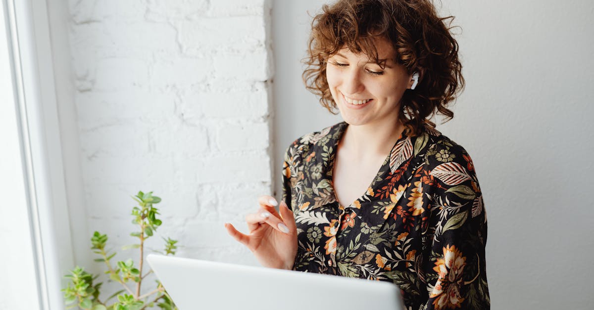 découvrez les airpods pro 2, les écouteurs sans fil avec une qualité sonore exceptionnelle, réduction de bruit active et confort optimal pour une expérience audio immersive.