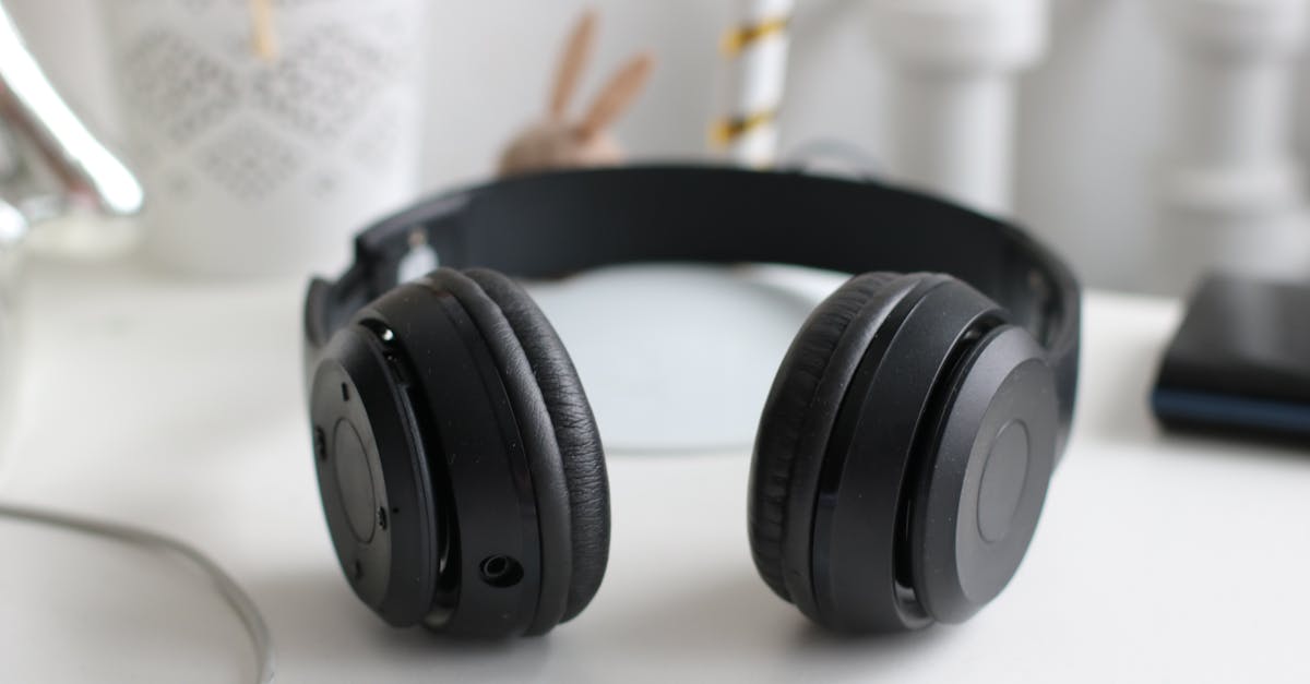 découvrez notre sélection de casques audio offrant un son immersif et un confort optimal pour écouter votre musique préférée partout.