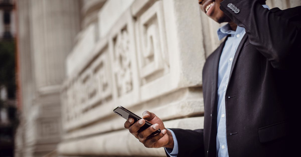 découvrez le parcours professionnel d'un responsable communication : compétences clés, étapes de carrière et conseils pour réussir dans ce métier dynamique.