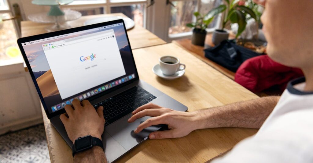 découvrez google discover, votre flux personnalisé d'actualités et de contenus adaptés à vos centres d'intérêt pour rester informé facilement et rapidement.