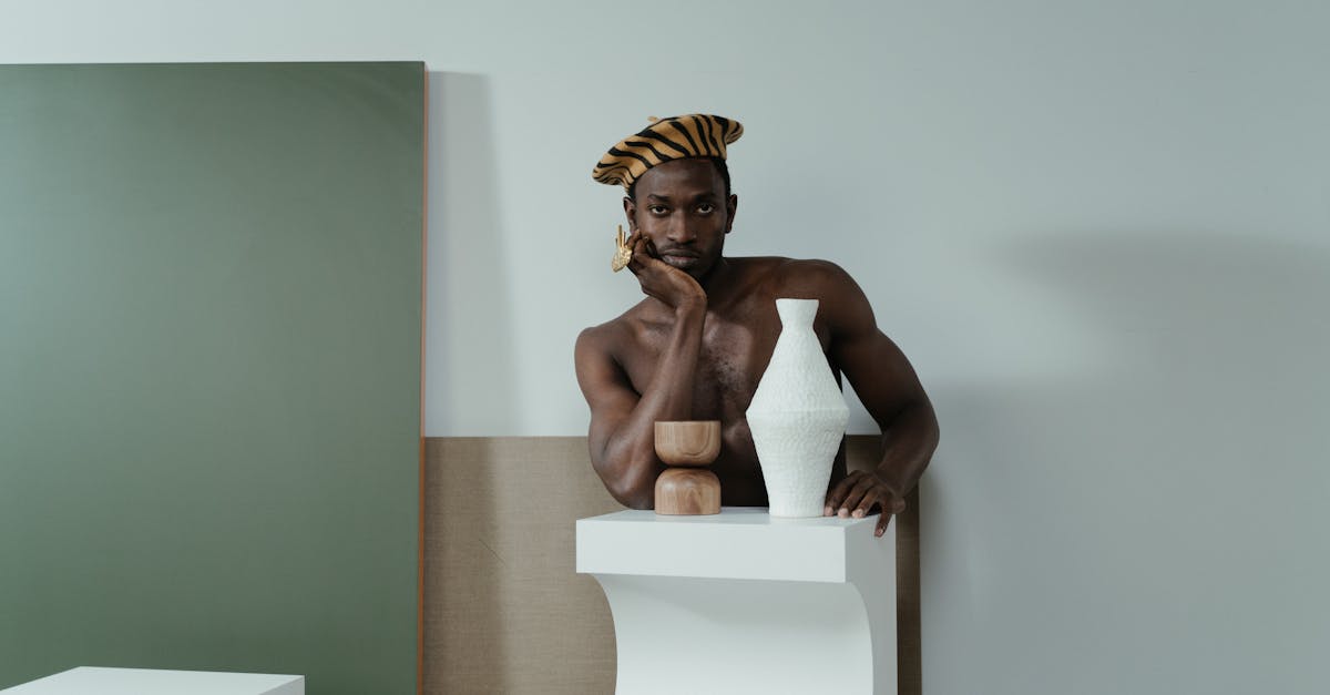 découvrez tout sur claude : histoire, signification et usage du prénom claude. explorez son origine et les personnalités célèbres portant ce nom.