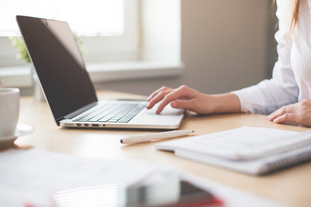 Marketing de niche : comment les professionnels de services se rendent visibles aujourd’hui