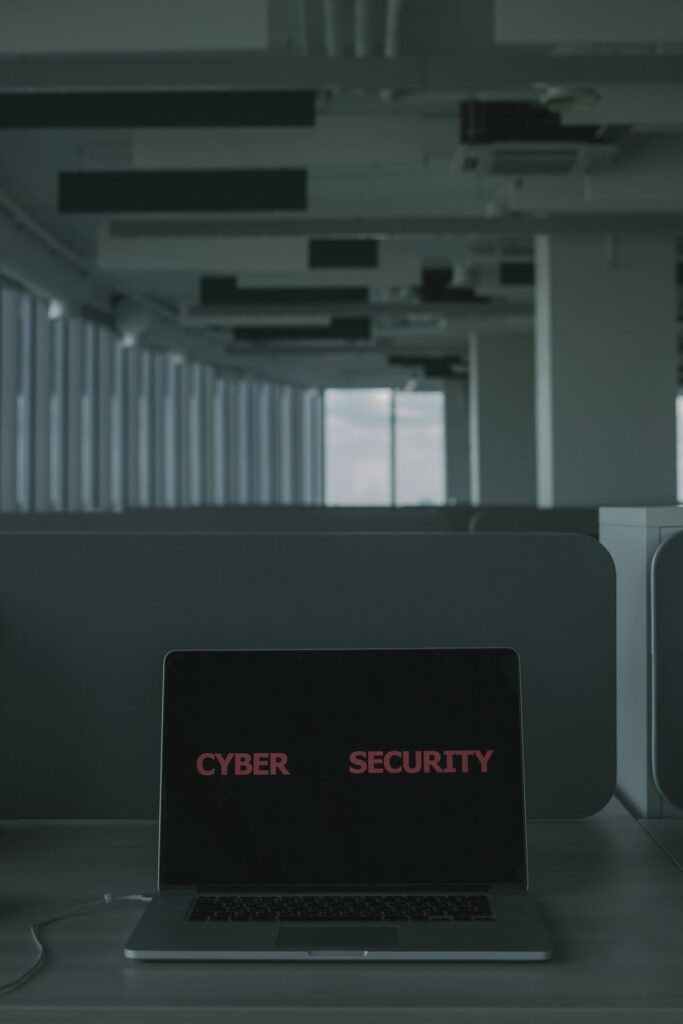 IntelBase : un email suffit à exposer votre vie numérique